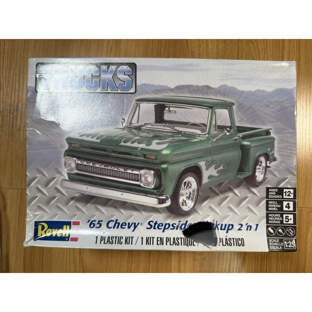 Revell 65 Chevy Stepside Pickup 2n1 Model Kit 1/25 85-7210 Partially Started